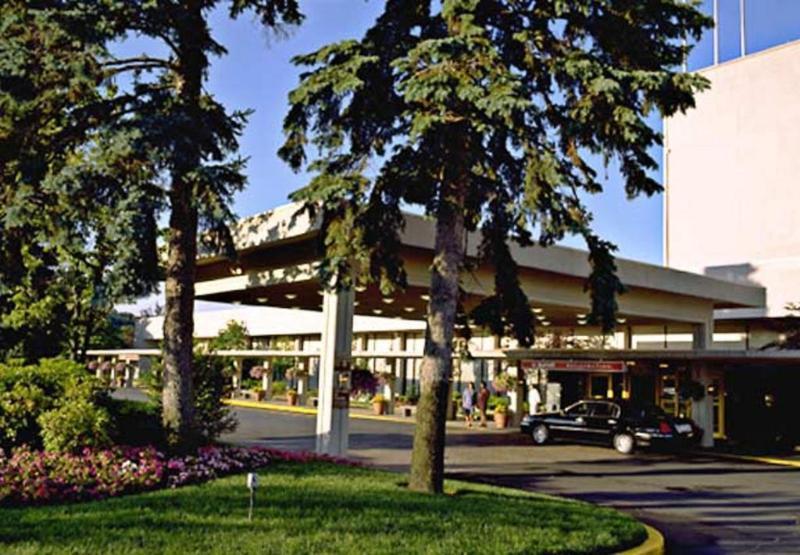 Boston Marriott Newton Hotel Exterior photo